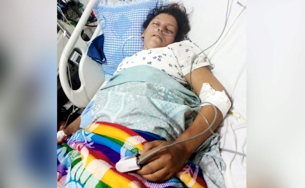 'Está conectada a unas máquinas, no habla, está en una situación grave...'