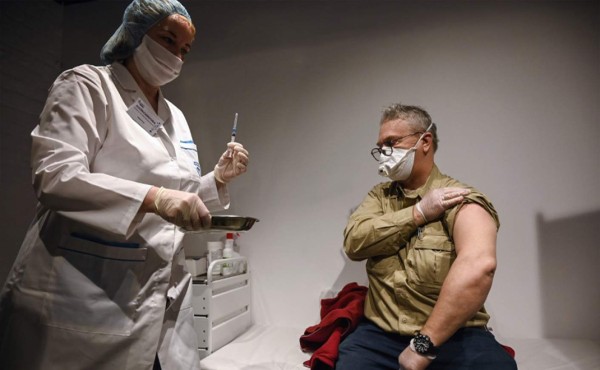 Brasil y Rusia lanzan vacunación masiva contra el covid-19