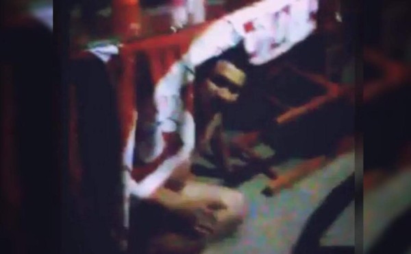 Hombre exhibe a su mujer y amante en las redes y le han nombrado #LadyPollo