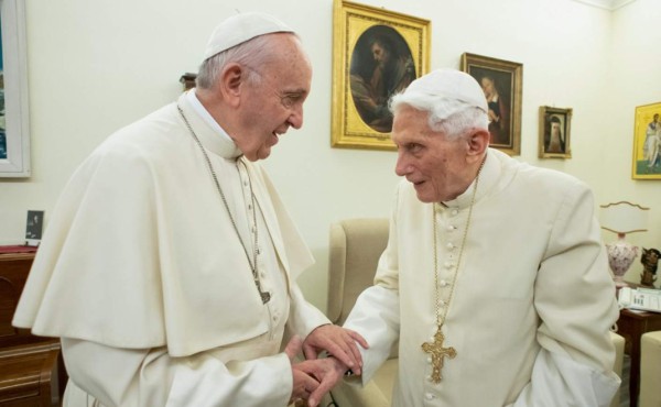 El papa reafirma apego a celibato de sacerdotes, salvo casos excepcionales