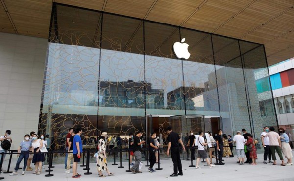 Apple ignora la guerra comercial y abre en Pekín su tienda más grande de Asia