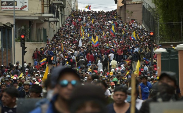 Crisis de Ecuador se abre a posible diálogo tras protestas indígenas