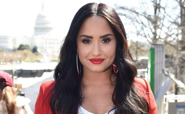 Demi Lovato sale a votar en elecciones de EEUU