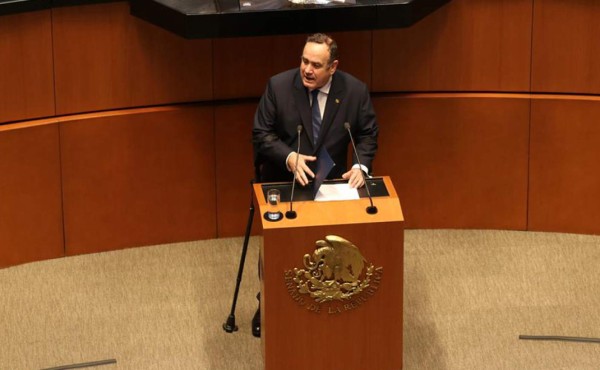 Presidente de Guatemala dice que Jimmy Morales es su 'ejemplo' a no seguir