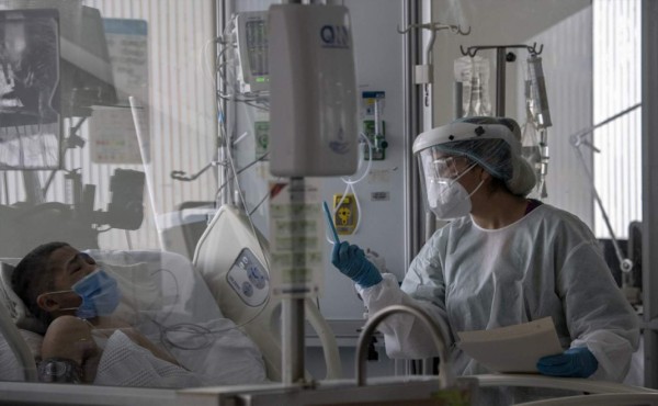 El virus arroja a más jóvenes colombianos a cuidados intensivos