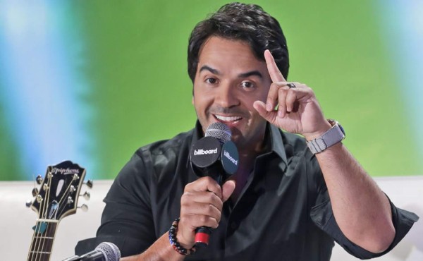 Luis Fonsi canta con el reguetonero Daddy Yankee