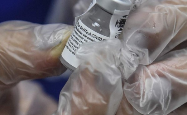 Primera dosis de vacuna Pfizer eficaz en un 85% tras 2-4 semanas