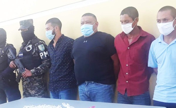 Los apresan con droga y explosivos en Lempira