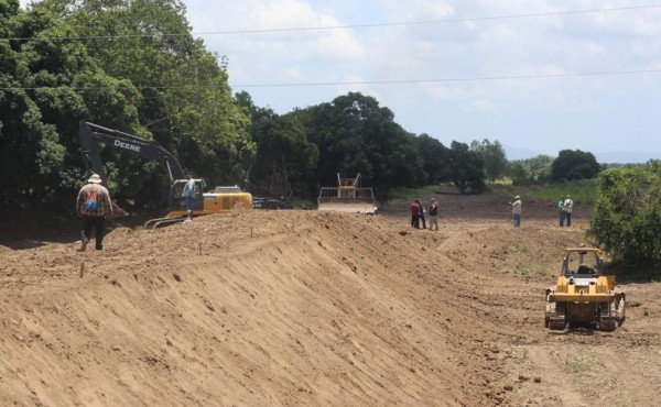 Valle de Sula inicia recta final de reparación de bordos dañados por Eta y Iota