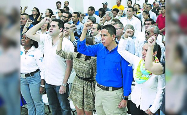 Nacionalistas marchan para apoyar a JOH