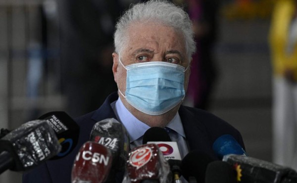 Ministro de Salud argentino renuncia tras escándalo de vacunaciones a sus allegados   