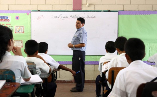 Mesa Multisectorial creará comisión para conocer cronograma de vacunación a docentes