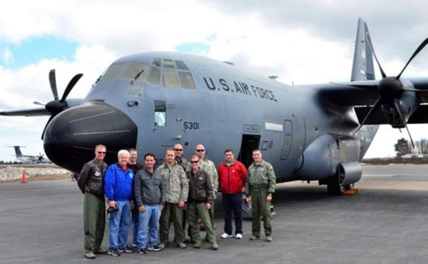 Huracán Patricia es seguido por un avión caza-huracanes