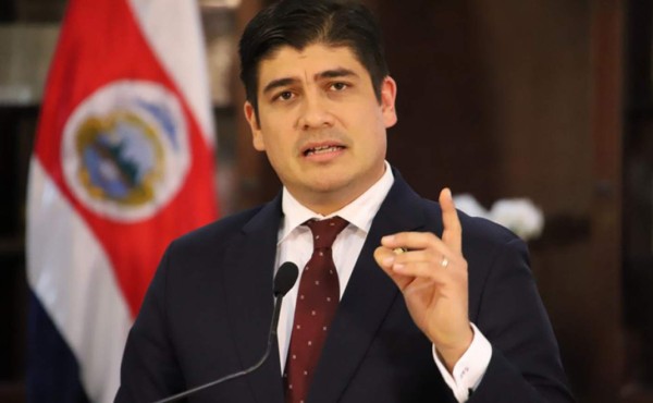 Presidente de Costa Rica reduce su salario ante crisis por pandemia
