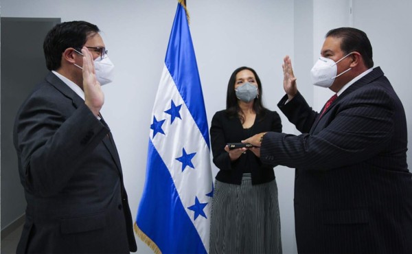 Juramentan al nuevo embajador de Honduras en EEUU, Luis Suazo