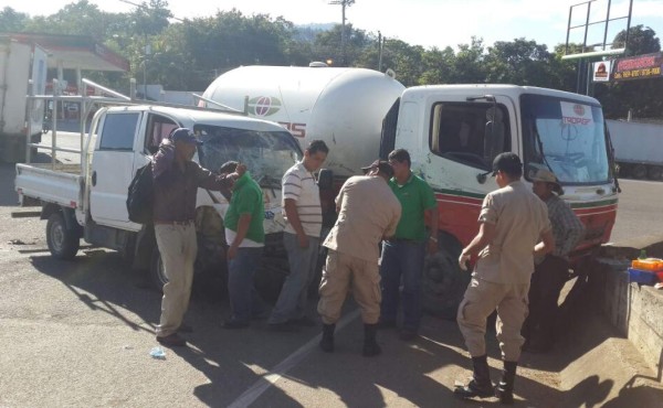 Choque deja dos heridos en Santa Cruz de Yojoa