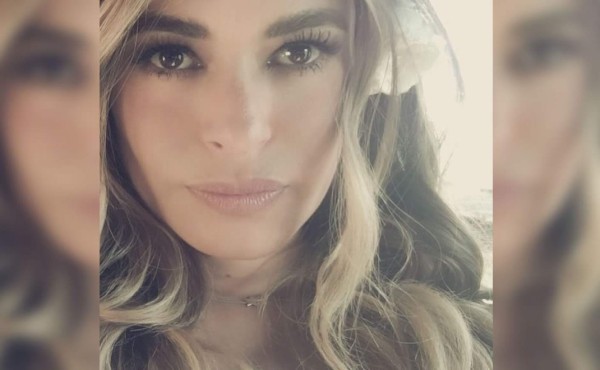 Galilea Montijo posa en 'topless'  