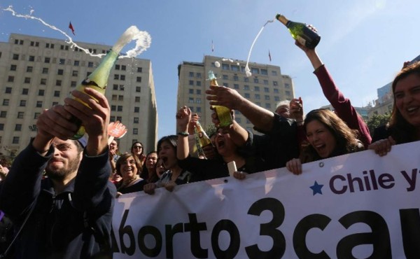 Ley de aborto mantiene en Chile aprobación del 72 % de la población