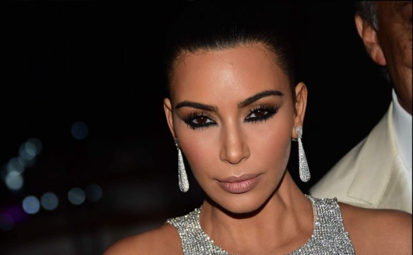 Kim Kardashian sufre ataque de pánico al volver de Cannes