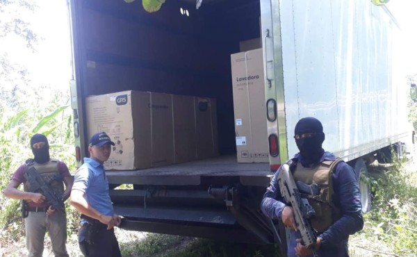 Recuperan camión con productos valorados en un millón de lempiras en La Ceiba  
