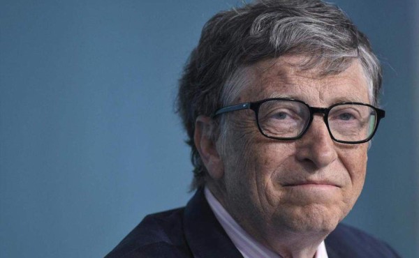 La foto viral de Bill Gates haciendo fila por una hamburguesa