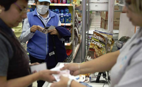 Con alza de tasas y caída del peso, México se prepara para Trump