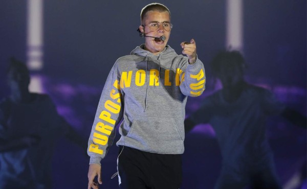 Después de meses de espera, miles de seguidores disfrutaron del concierto del cantante canadiense Justin Bieber en Bogotá.