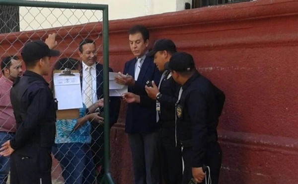 Impiden entrada a Salvador Nasralla al Congreso Nacional