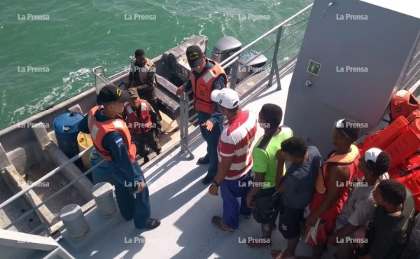 Llegan primeros hondureños sobrevivientes del naufragio en La Mosquitia