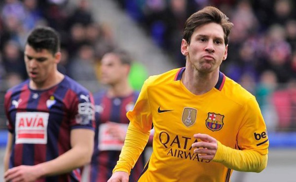 Video: Messi le marca al Eibar y logra otro récord