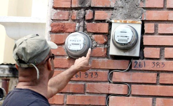 Gobierno analiza dar subsidio a quienes consumen menos de 75 kilovatios