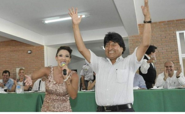 Evo Morales inunda la red con su 'baile del cuello'   