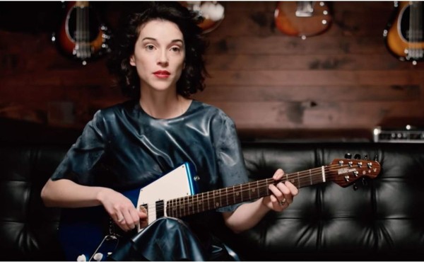 Diseñan una guitarra eléctrica solo para mujeres