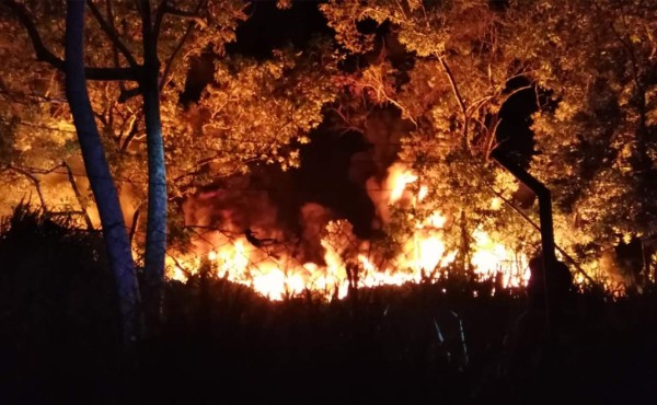 Controlan feroz incendio en fábrica de El Porvenir, Atlántida