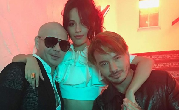 Pitbull, J Balvin y Camila Cabello estrenan sensual video 'Hey Mama'