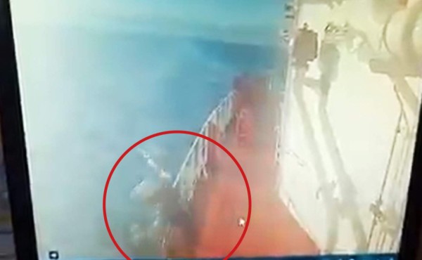 Honduras: Video muestra a filipino saltar desde buque en Tela