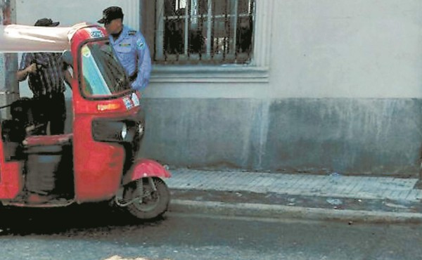 Matan a hombre que iba en mototaxi