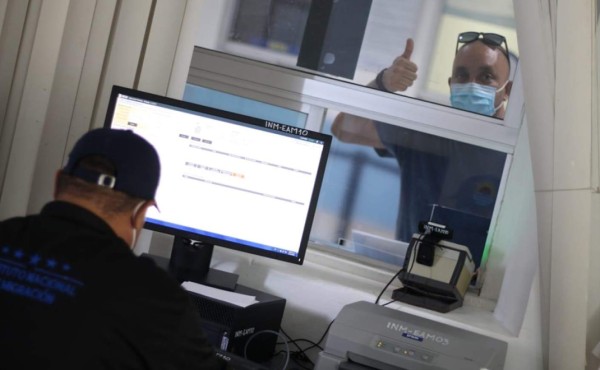 Turistas salvadoreños ingresan a Honduras a disfrutar de Fiestas Agostinas