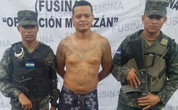 Detienen a supuesto marero que tenía droga escondida en su patio