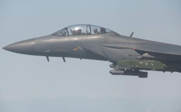 Corea del Sur ensaya ataque a Norcorea con fuego real