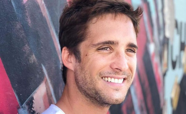 Diego Boneta debuta en Tik Tok imitando a Tom Cruise