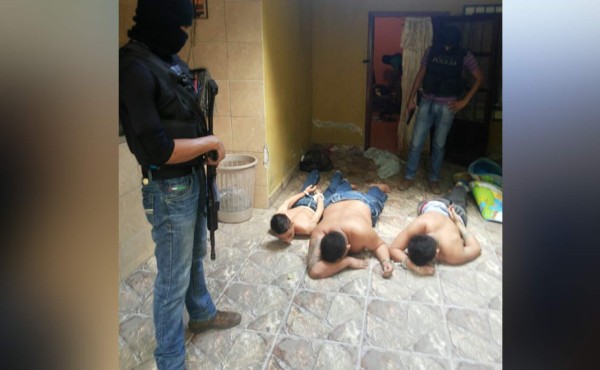 Tres detenidos en allanamientos en la San José Cinco y Chamelecón