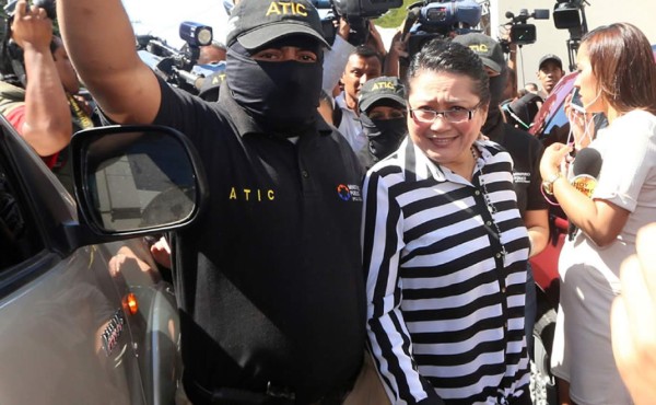 Sin estar vencidas fueron enterradas las medicinas en Danlí, El Paraíso