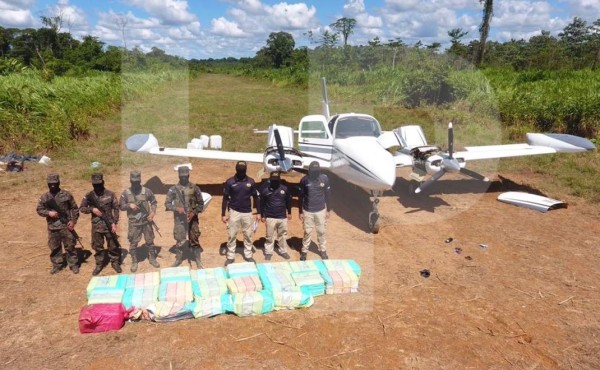 Dos avionetas caen en pista: en una hallan 568 kilos de cocaína