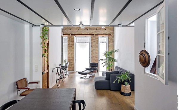 Logran simplicidad y armonía en un espacio irregular