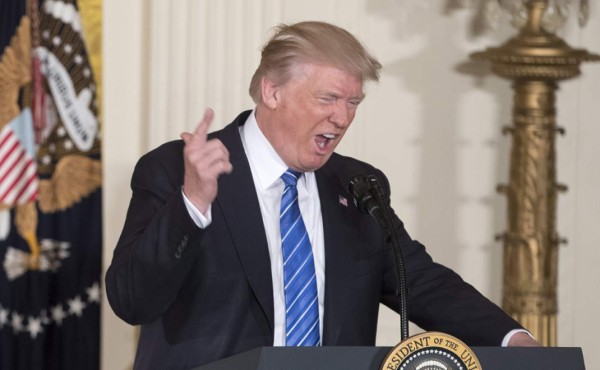 Trump arremete de nuevo contra los medios de comunicación