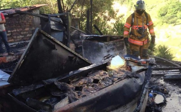 Voraz incendio consume vivienda en Tegucigalpa