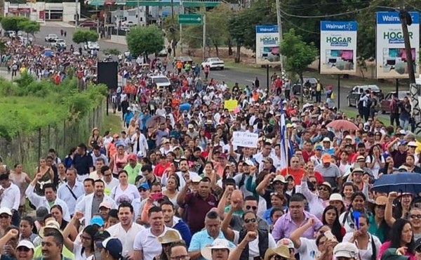 Médicos y maestros de Honduras realizan jornada de protestas