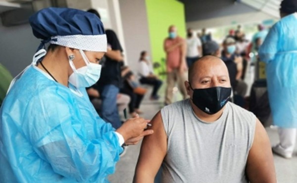 Afinan detalles para la vacunación domiciliaria en Honduras      