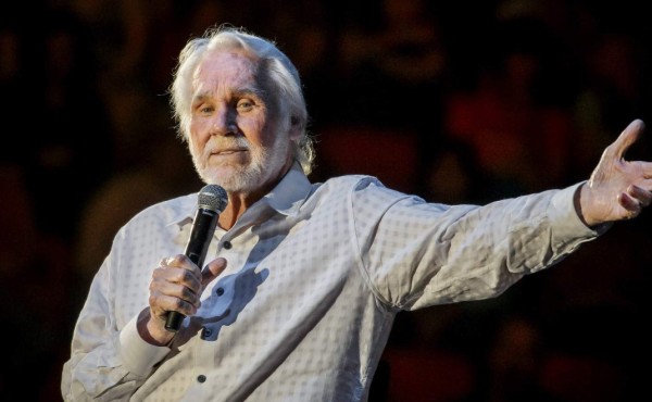 Murió Kenny Rogers, icono de la música country